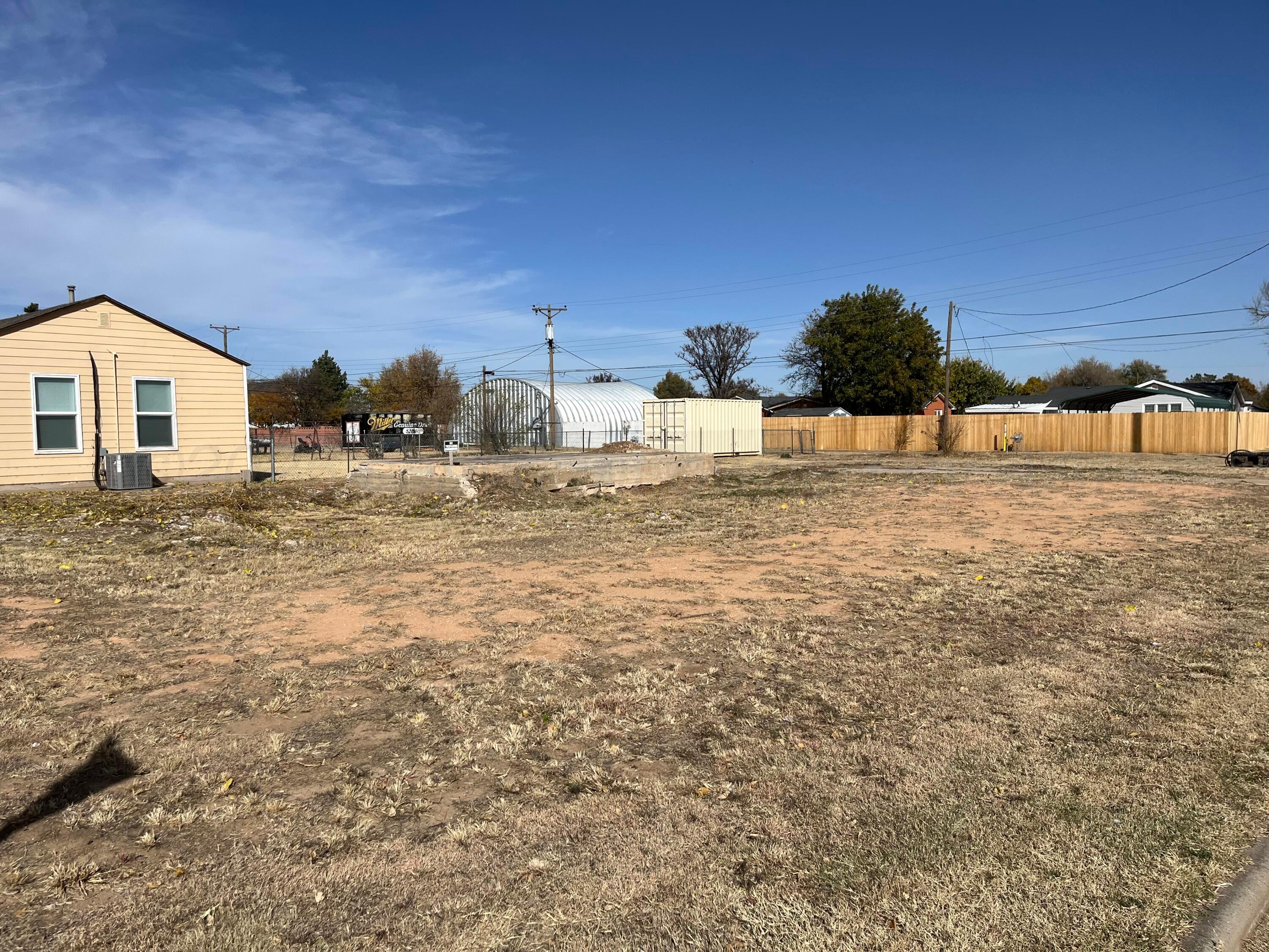 800 Oak Avenue Panhandle, TX 79068 - Photo 2 of 3 a view of a yard with a house