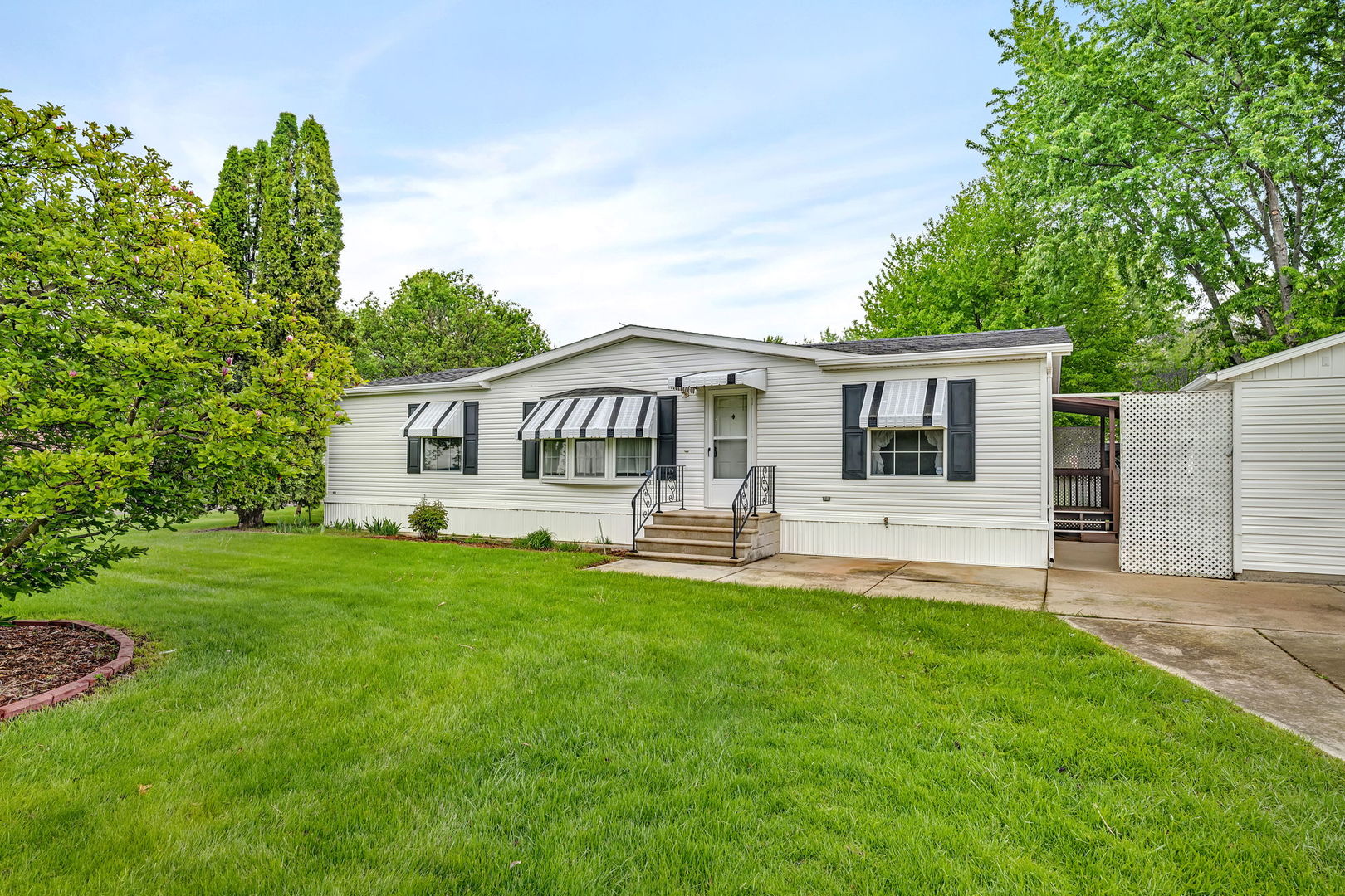 2910 East 11th Road Ottawa, IL 61350 - Photo 2 of 37