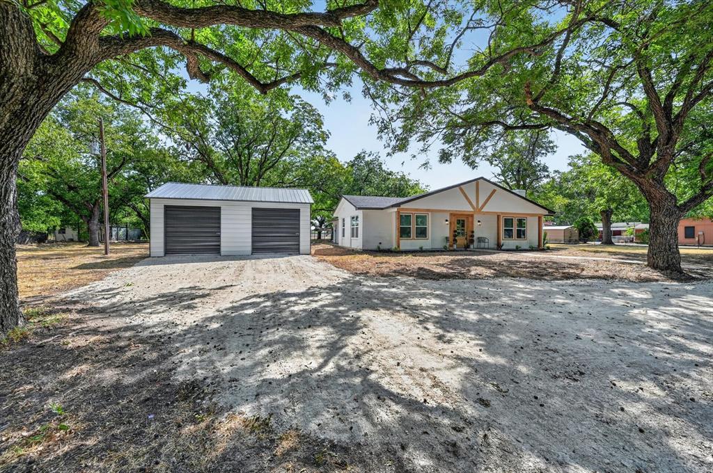 4512 Cross Timber Road Burleson, TX 76028 - Photo 4 of 38 Gallery Image 4