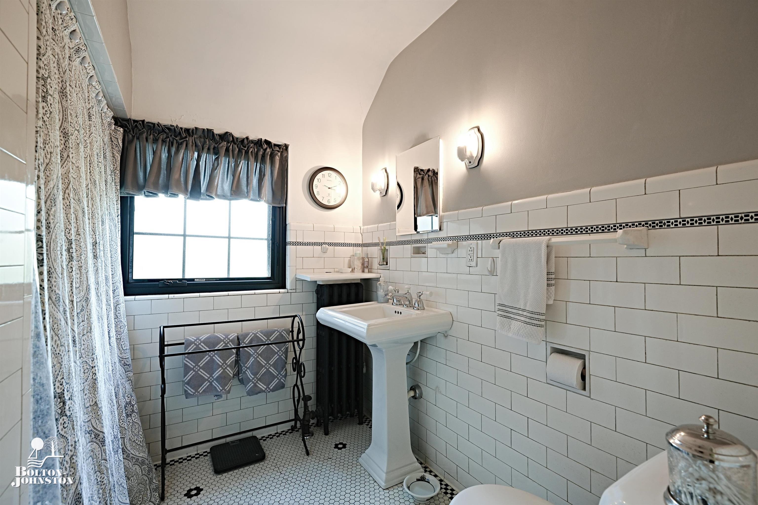 831 Lincoln Road Grosse Pointe, MI 48230 - Photo 19 of 41 50108097-18.JPG