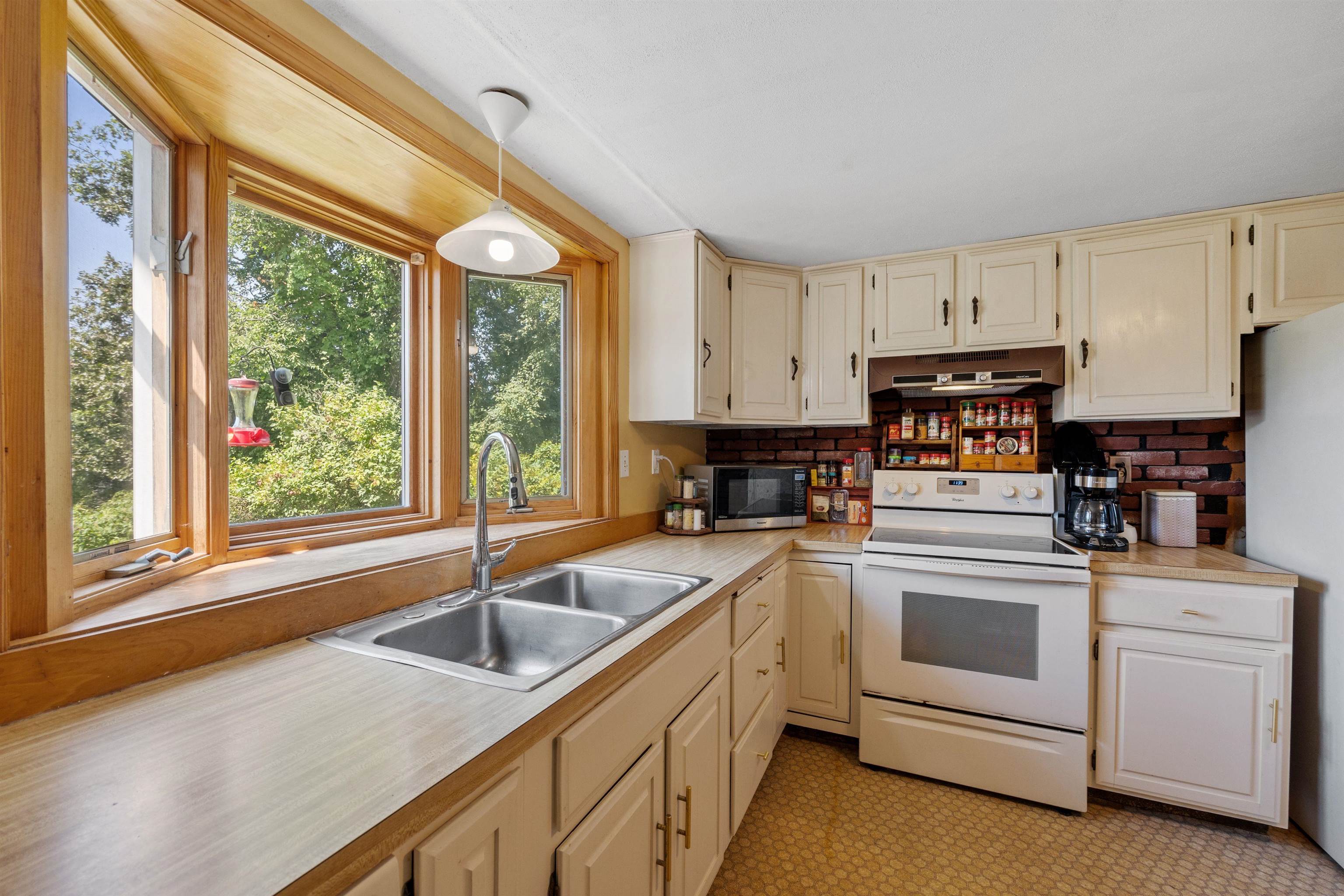 57 Albin Road Bow, NH 03304 - Photo 9 of 38