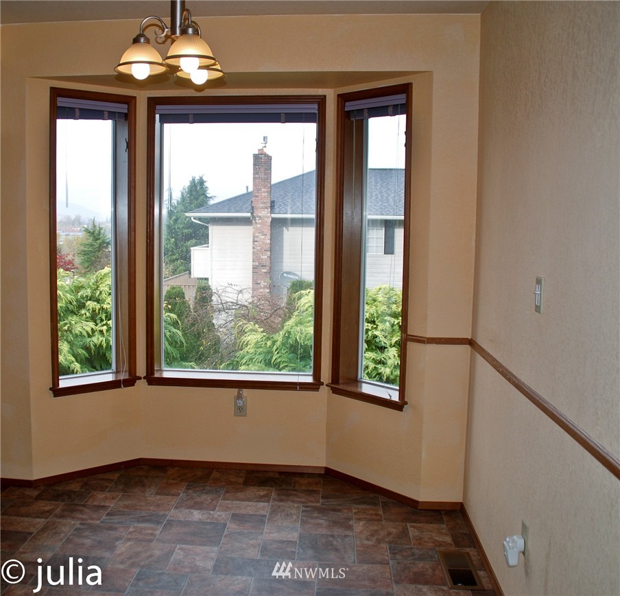 815 North Waugh Road Mount Vernon, WA 98273 - Photo 8 of 23 Gallery Image 8