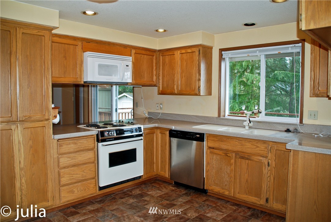 815 North Waugh Road Mount Vernon, WA 98273 - Photo 9 of 23 Gallery Image 9