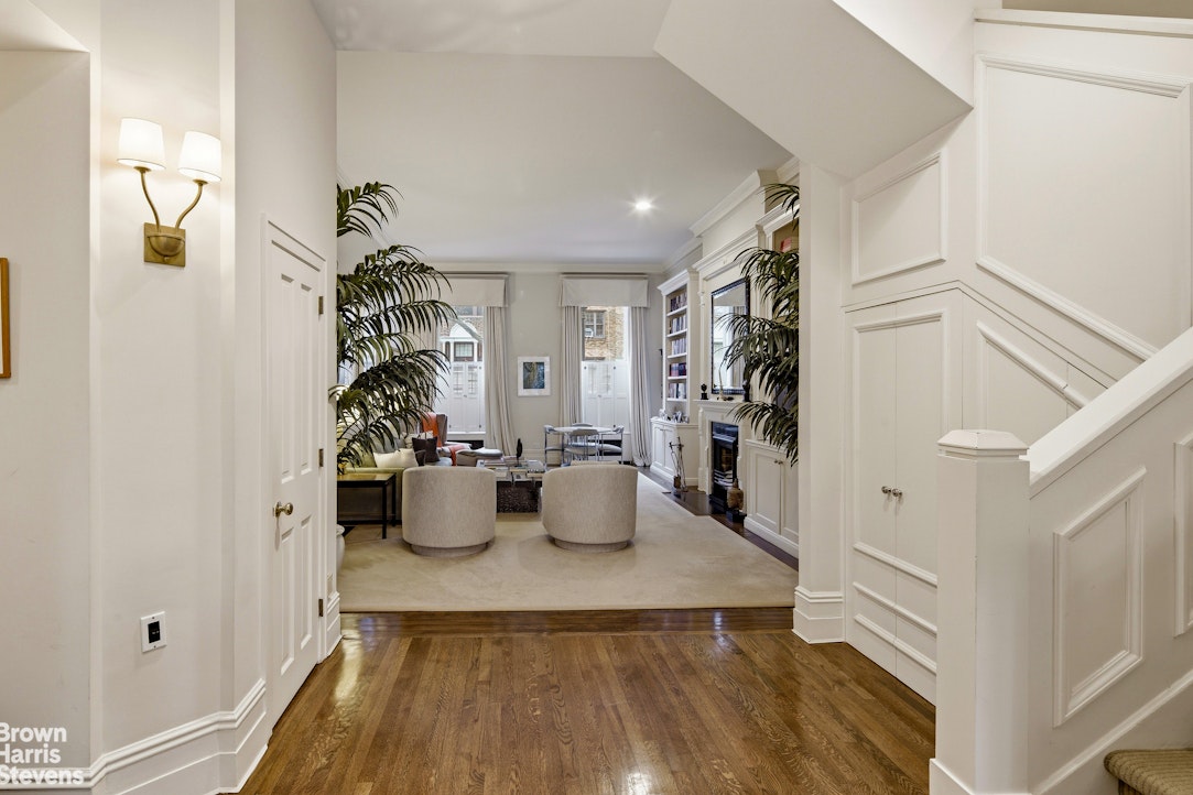 73 Remsen Street, Unit 2 Brooklyn, NY 11201 - Photo 2 of 13 a room with a table and chairs