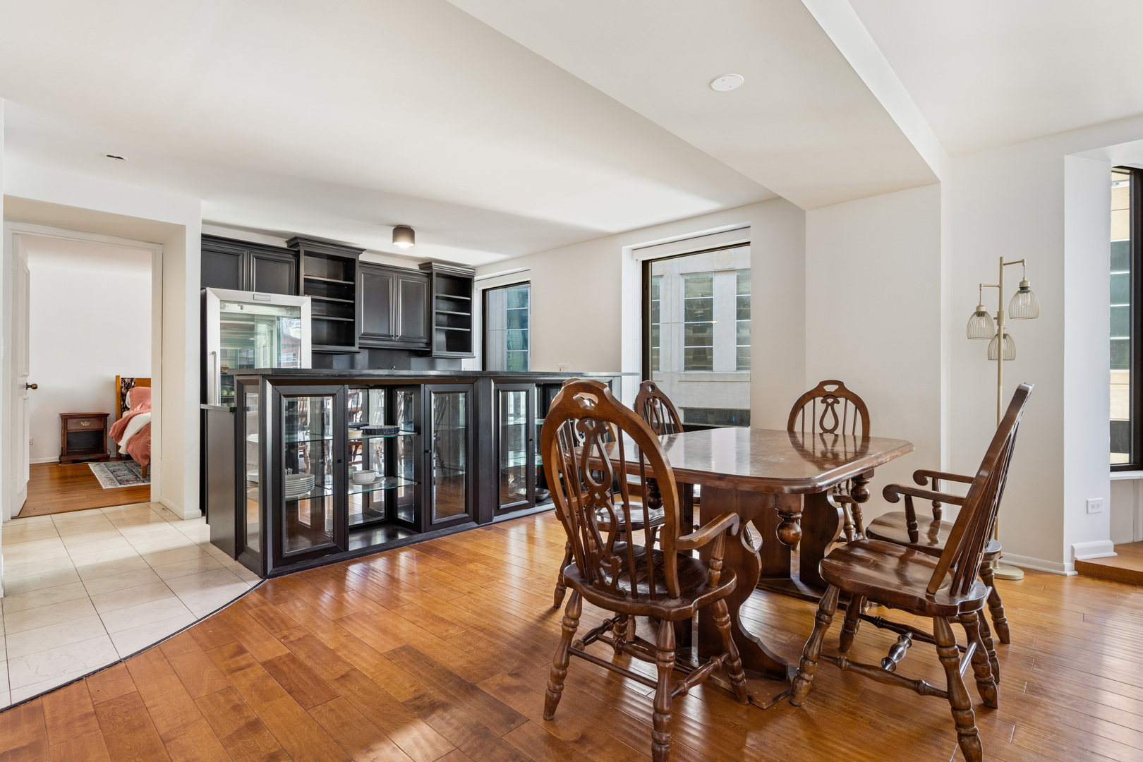 40 East Delaware Place, Unit 1502 Chicago, IL 60611 - Photo 6 of 25