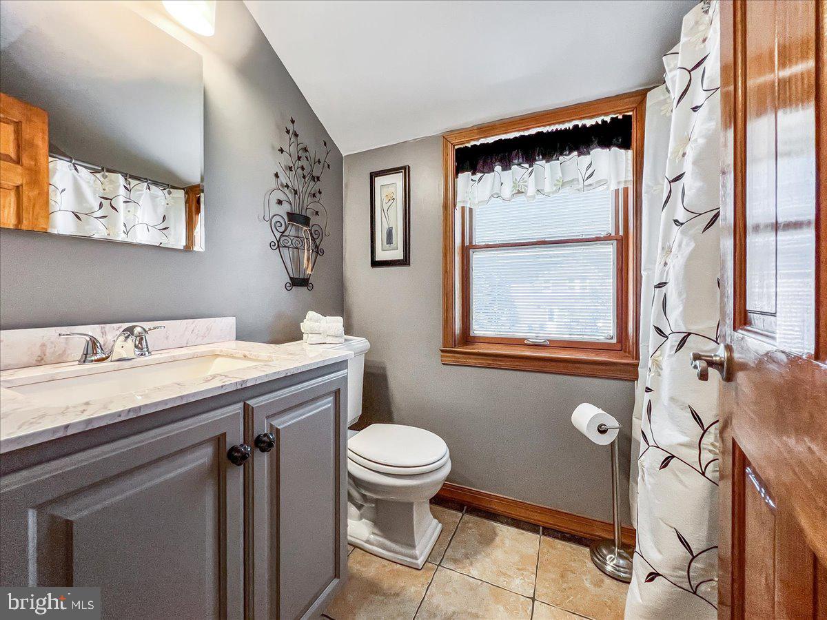 509 Stiles Avenue Ridley Park, PA 19078 - Photo 20 of 31 2nd Floor Full Hall Bathroom