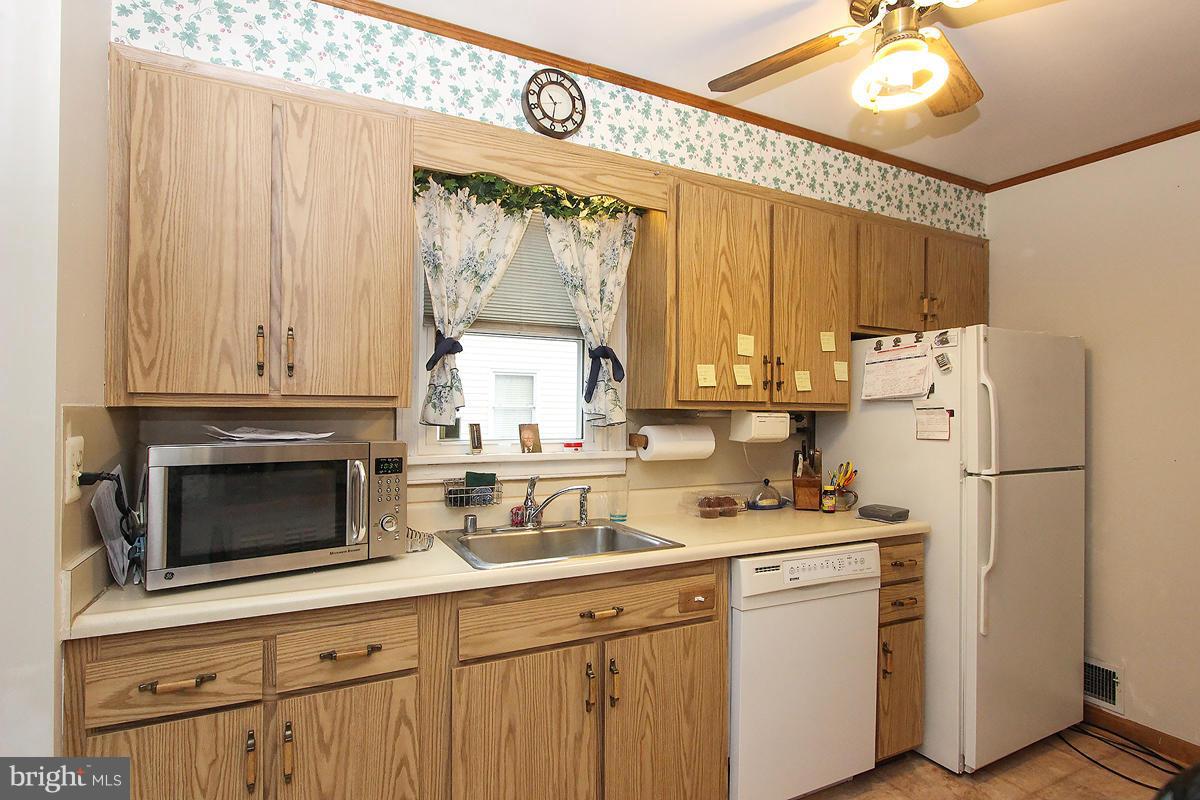 2804 Newton Street Silver Spring, MD 20902 - Photo 11 of 26 Kitchen