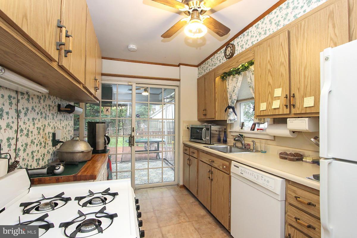 2804 Newton Street Silver Spring, MD 20902 - Photo 3 of 26 Kitchen