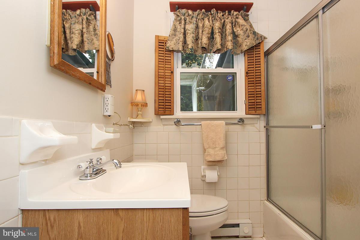 2804 Newton Street Silver Spring, MD 20902 - Photo 5 of 26 Bath