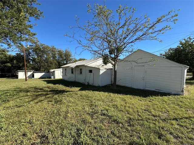 a house view with a outdoor space