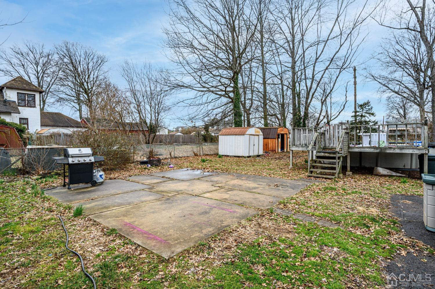632 West Avenue Sewaren, NJ 07077 - Photo 26 of 30 a view of a yard with wooden fence