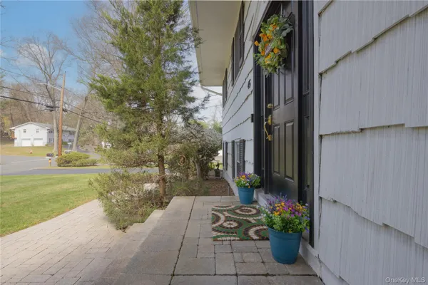 $949,999 | 45 Woodglen Drive, New City, NY 10956