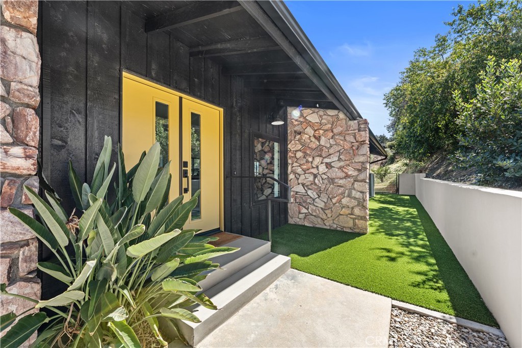1909 Canyon Road Redlands, CA 92373 - Photo 2 of 47