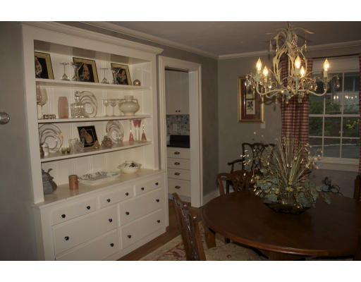 65 Hagen Road Newton, MA 02459 - Photo 14 of 17 a view of a livingroom with furniture