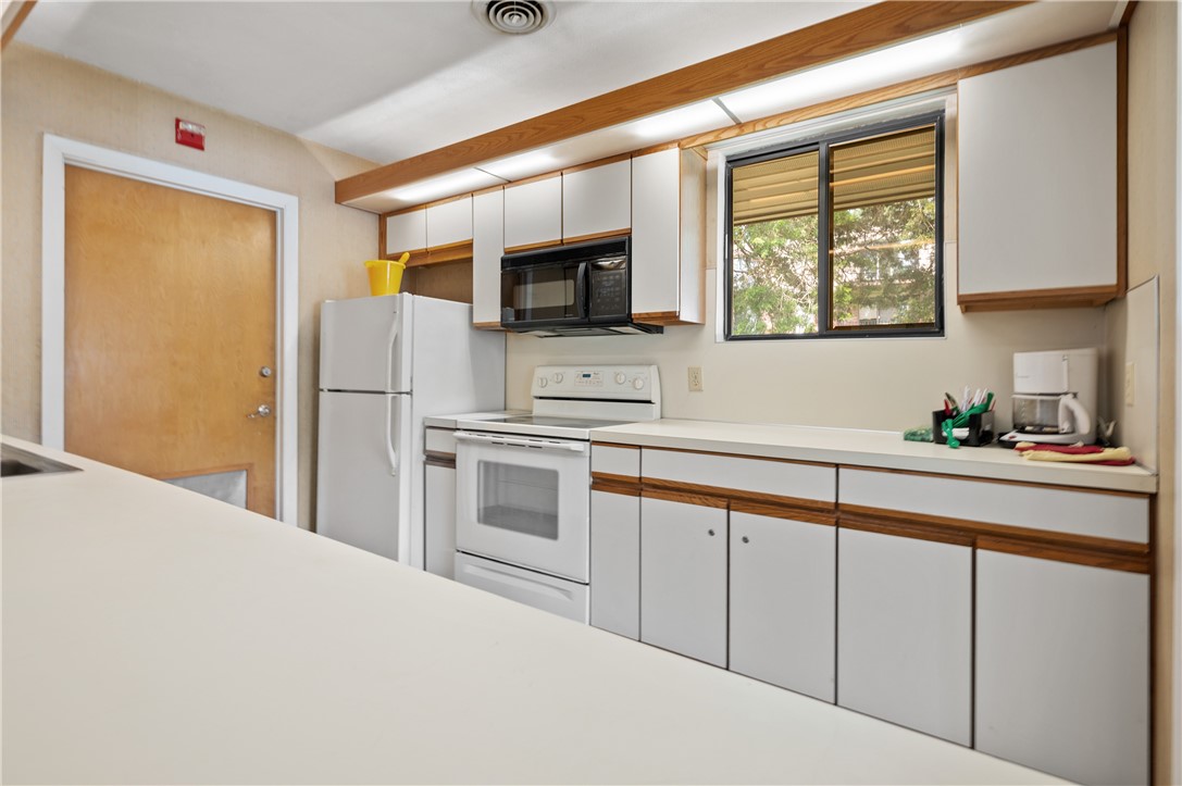 196 Old River Road, Unit 7SF Lincoln, RI 02865 - Photo 26 of 28