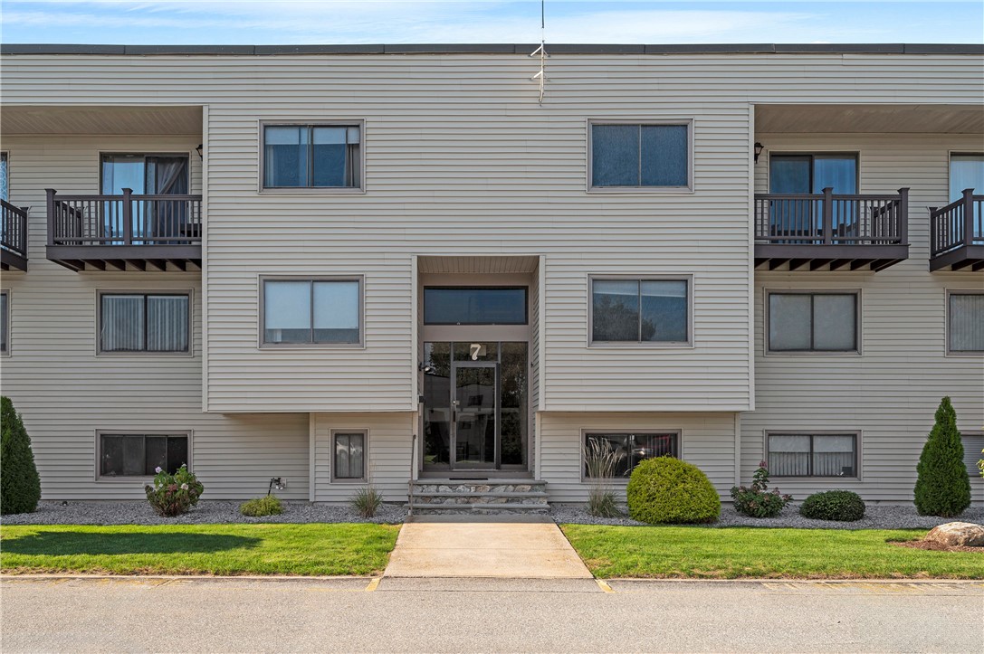 196 Old River Road, Unit 7SF Lincoln, RI 02865 - Photo 3 of 28