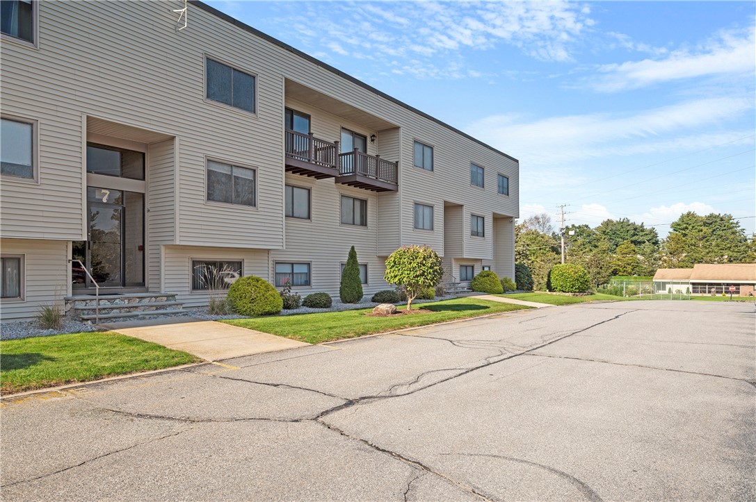 196 Old River Road, Unit 7SF Lincoln, RI 02865 - Photo 4 of 28