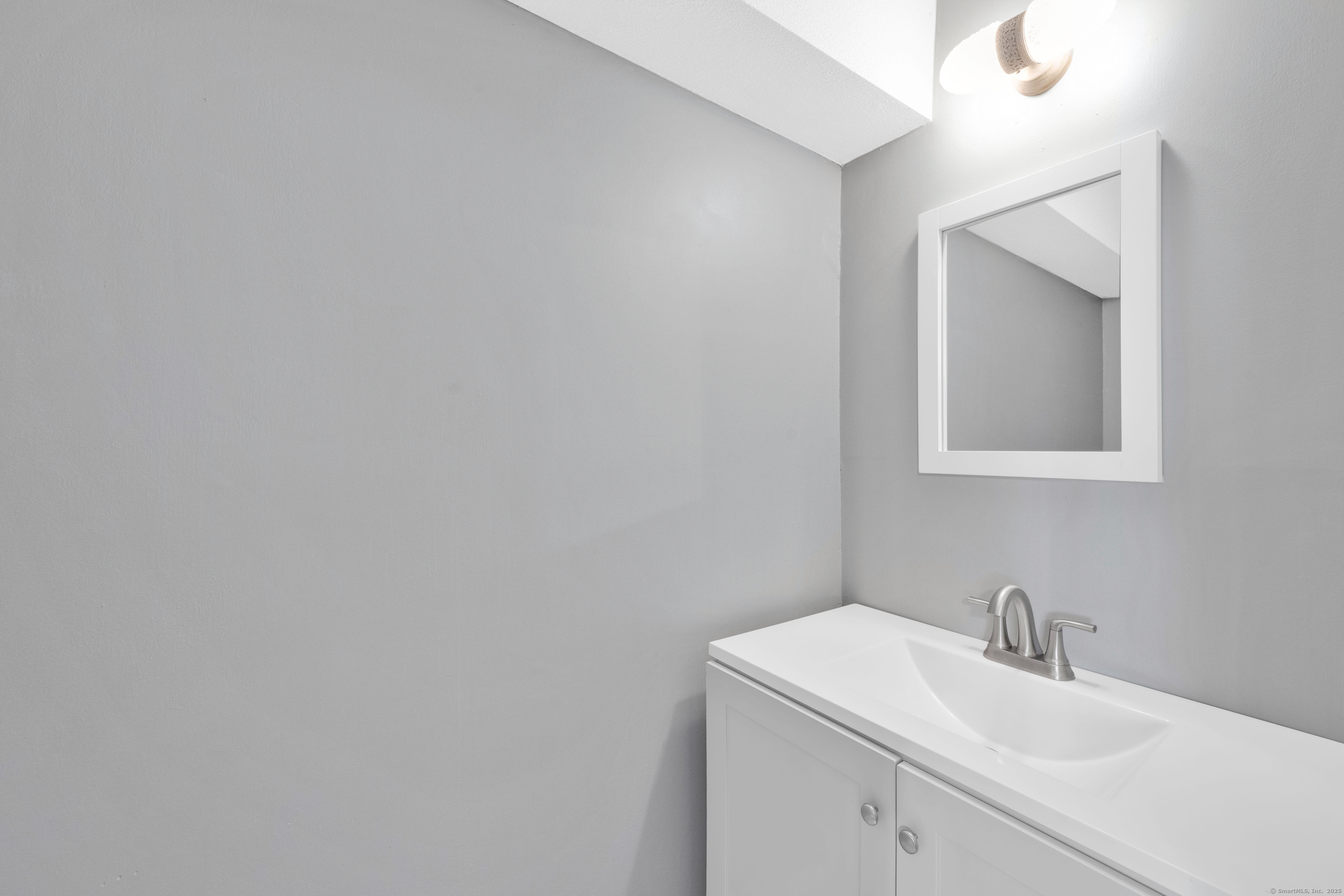 21 Pebblestone Circle, Unit 21 Suffield, CT 06078 - Photo 20 of 38 a bathroom with a sink and mirror