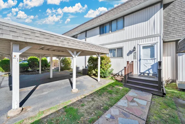 a view of a house with backyard and porch