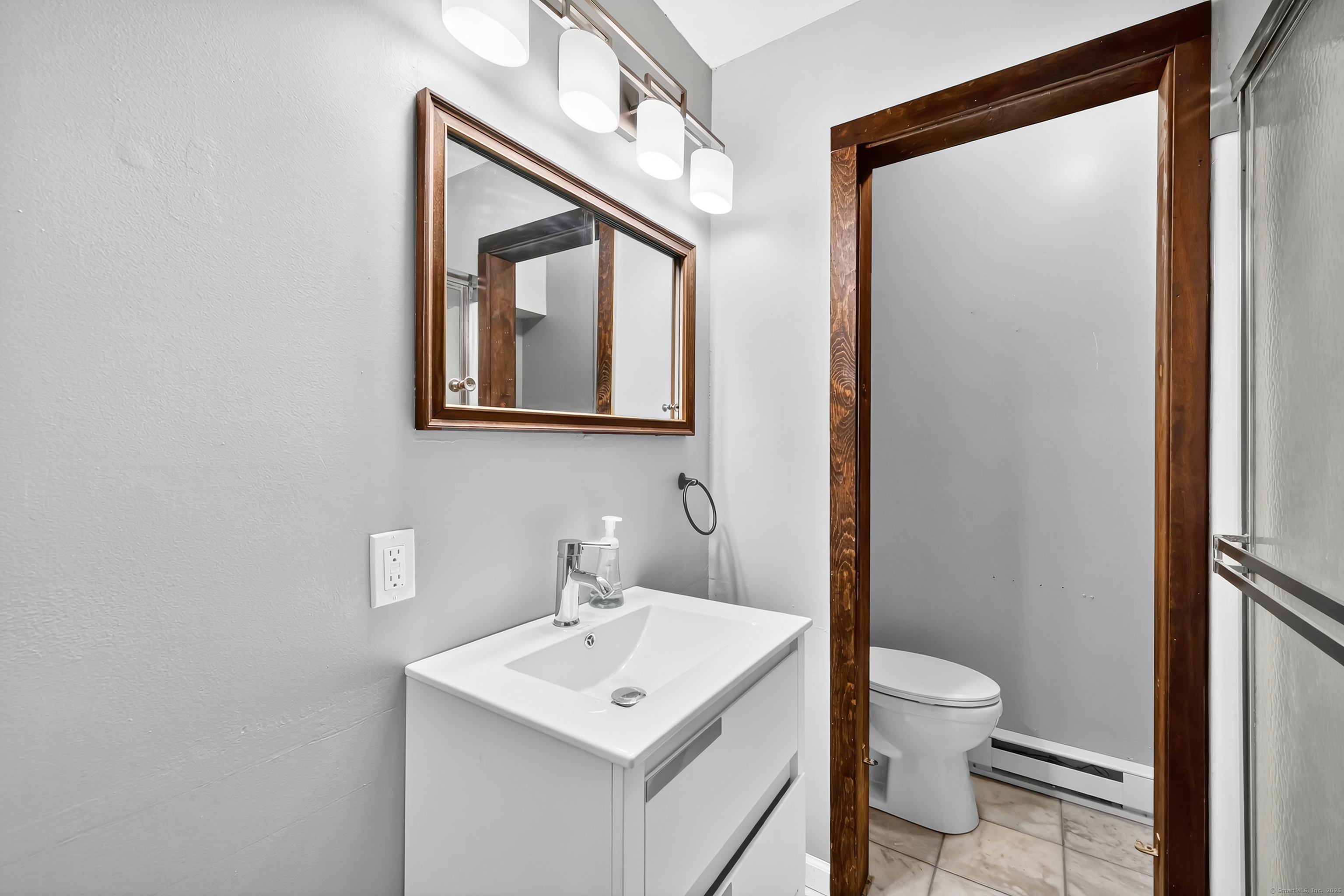 21 Pebblestone Circle, Unit 21 Suffield, CT 06078 - Photo 25 of 38 a bathroom with a toilet a sink and mirror