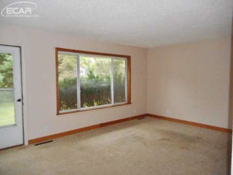 6382 Lucas Road Flint, MI 48506 - Photo 14 of 20 20448208-13.JPG