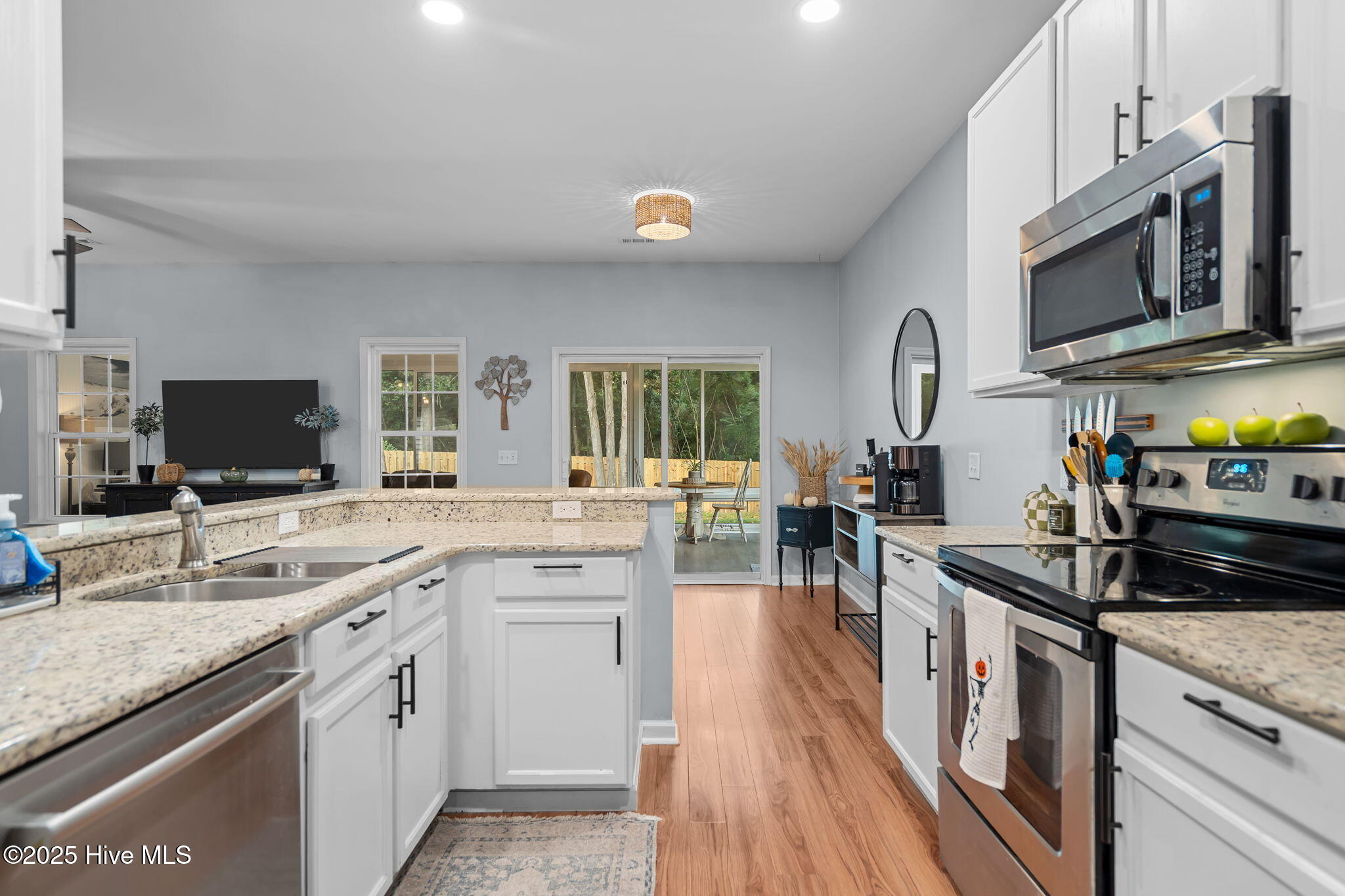 209 Olde Well Loop Road Wilmington, NC 28411 - Photo 24 of 44 Kitchen