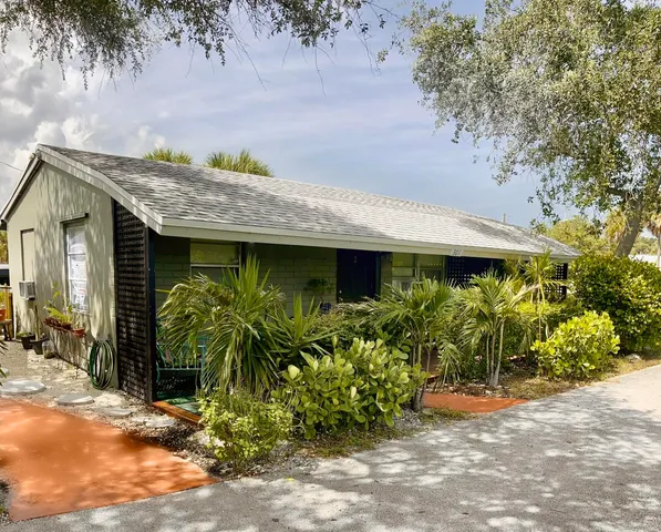 $1,675 | 301 Melody Lane, Unit 2, Lantana, FL 33462