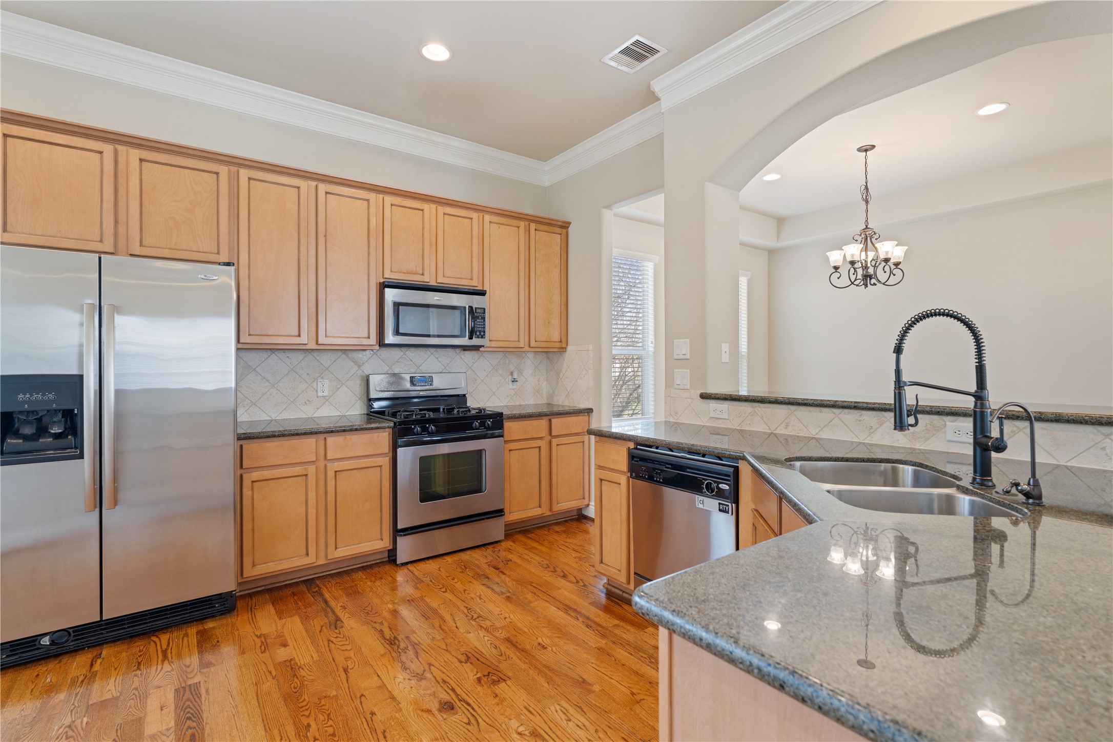 2830 Sherwin Street Houston, TX 77007 - Photo 10 of 26 Granite kitchen with plenty of counter space and storage! Refrigerator to remain.