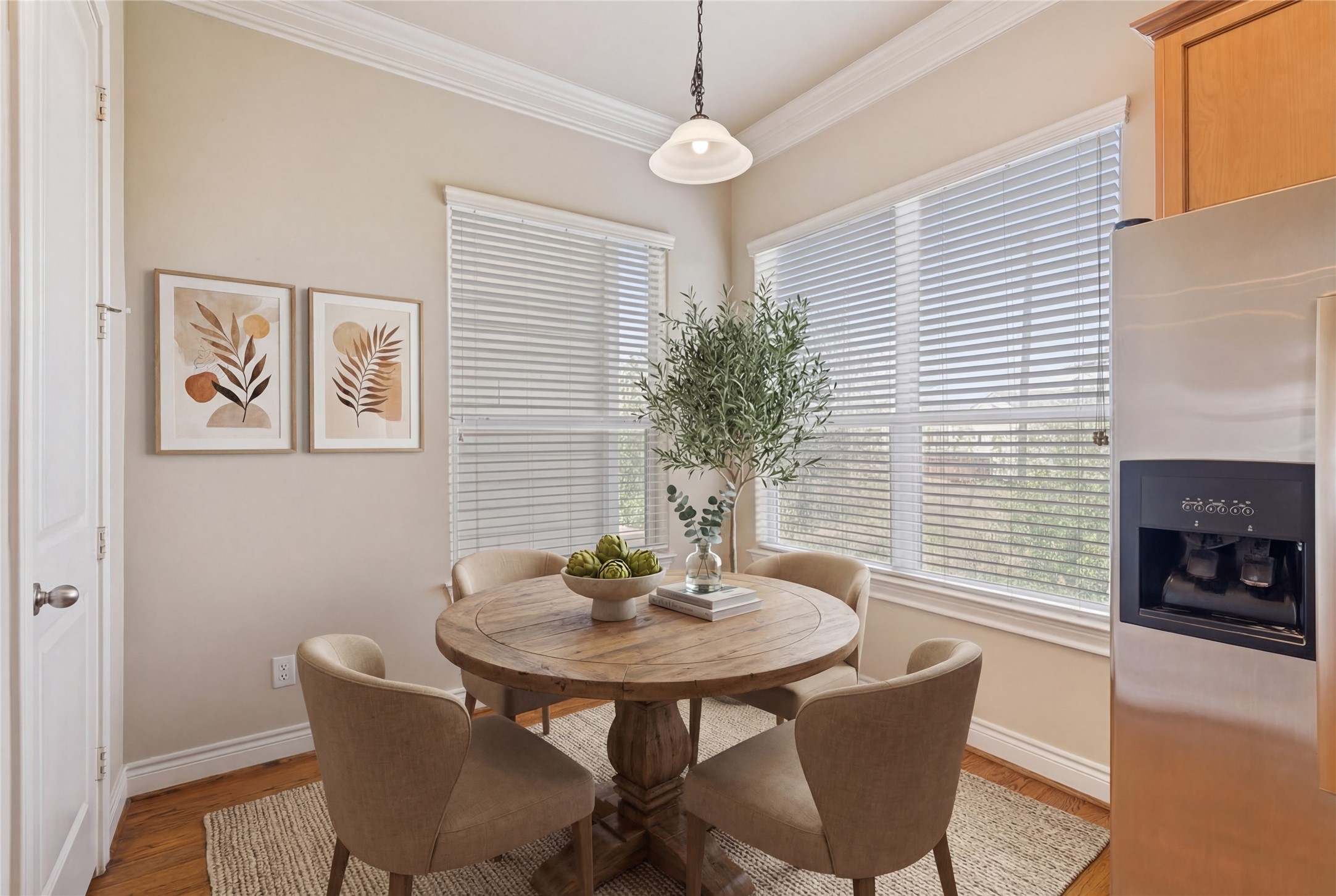 2830 Sherwin Street Houston, TX 77007 - Photo 13 of 26 Breakfast room with expansive windows. *This photo is virtually staged*