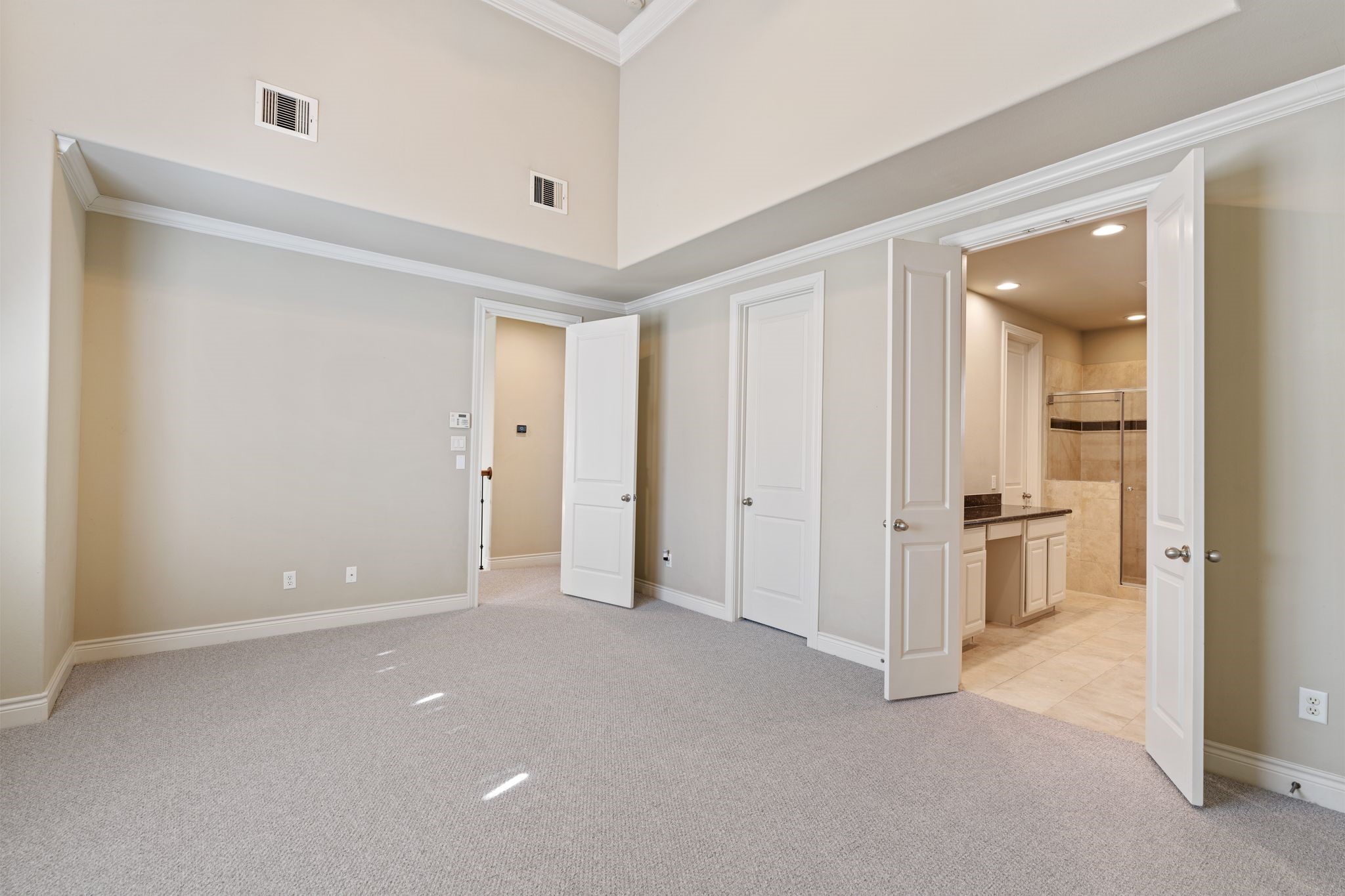 2830 Sherwin Street Houston, TX 77007 - Photo 17 of 26 Additional view of primary bedroom without furnishings. There are TWO primary closets.