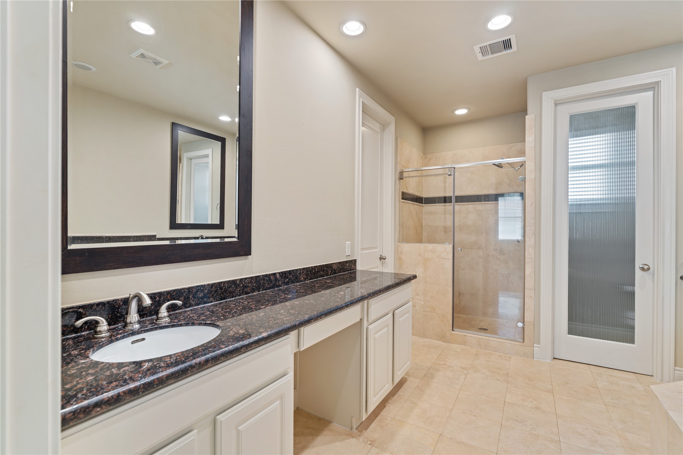 2830 Sherwin Street Houston, TX 77007 - Photo 19 of 26 Additional view of primary bath!