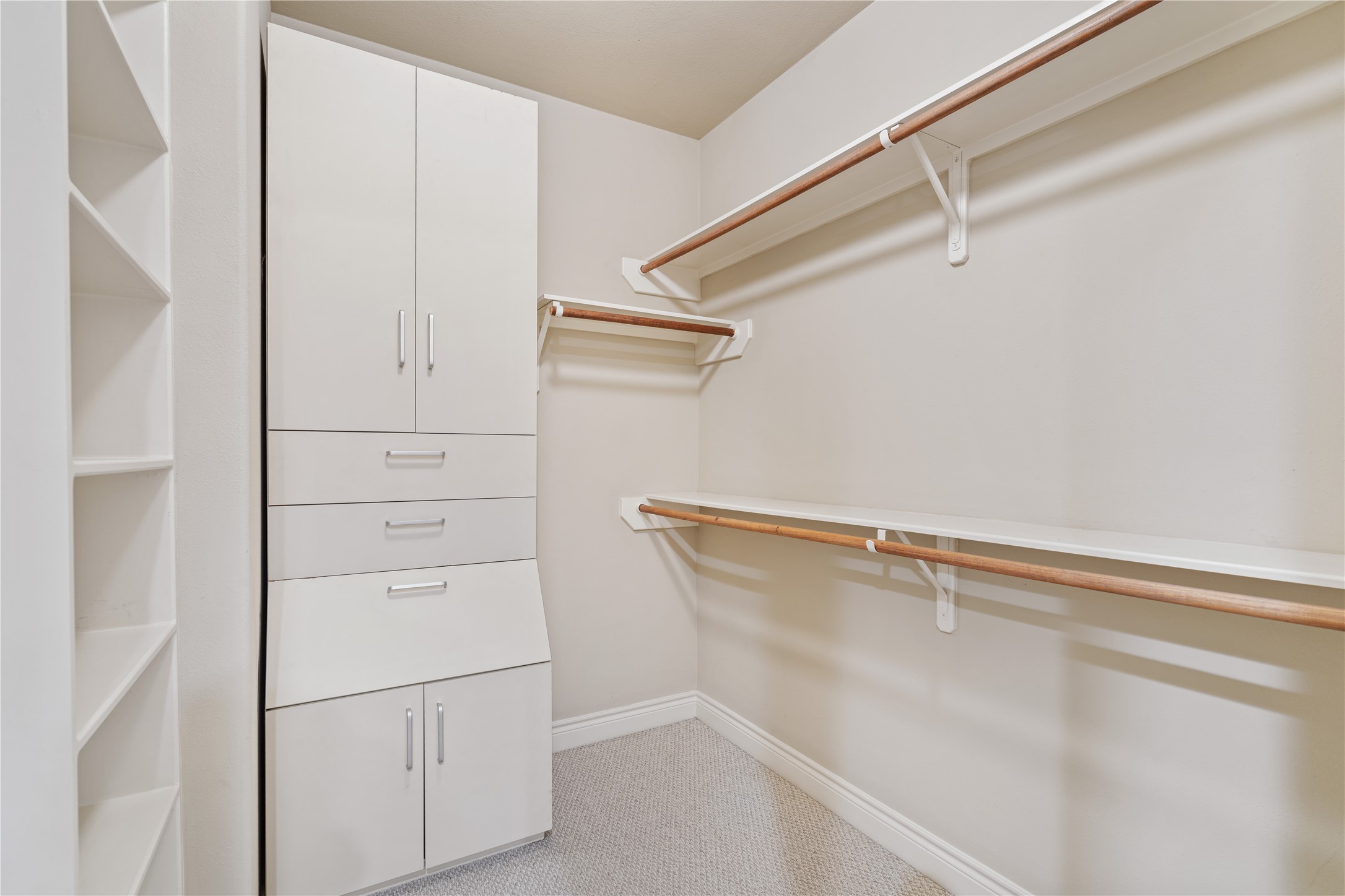 2830 Sherwin Street Houston, TX 77007 - Photo 20 of 26 One of TWO primary closets.