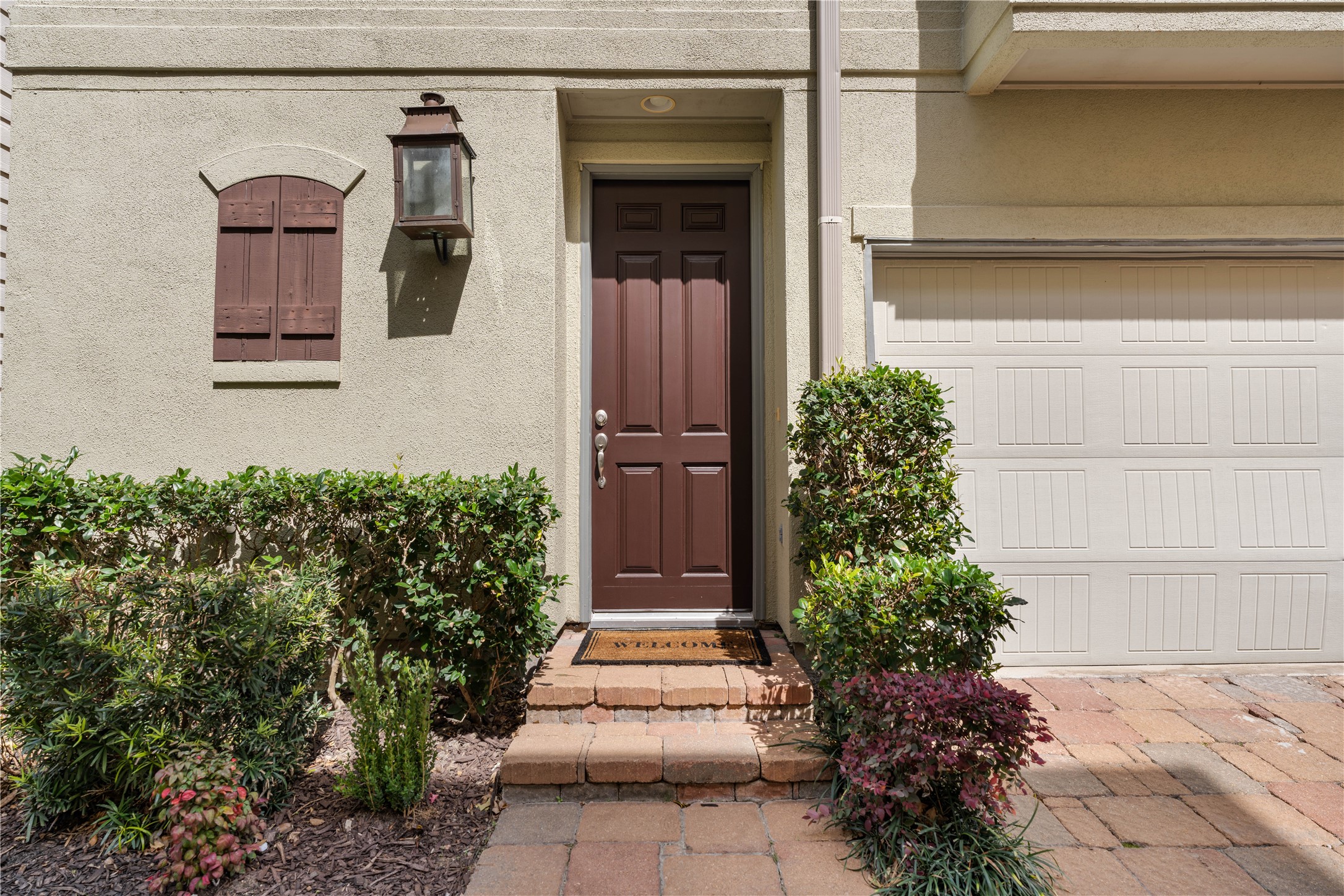 2830 Sherwin Street Houston, TX 77007 - Photo 3 of 26 Close-up of front entry with attached 2-car garage.