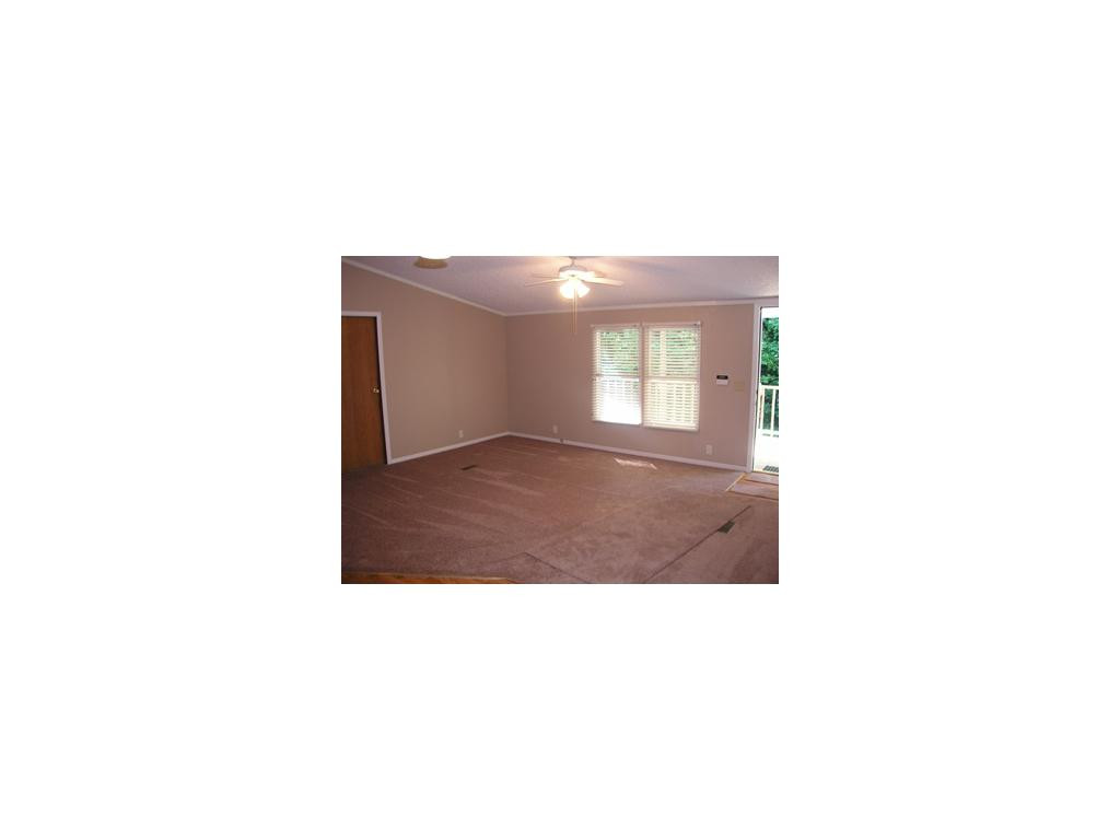 129 Ed Green Road Hampton, TN 37658 - Photo 5 of 14 Living Room