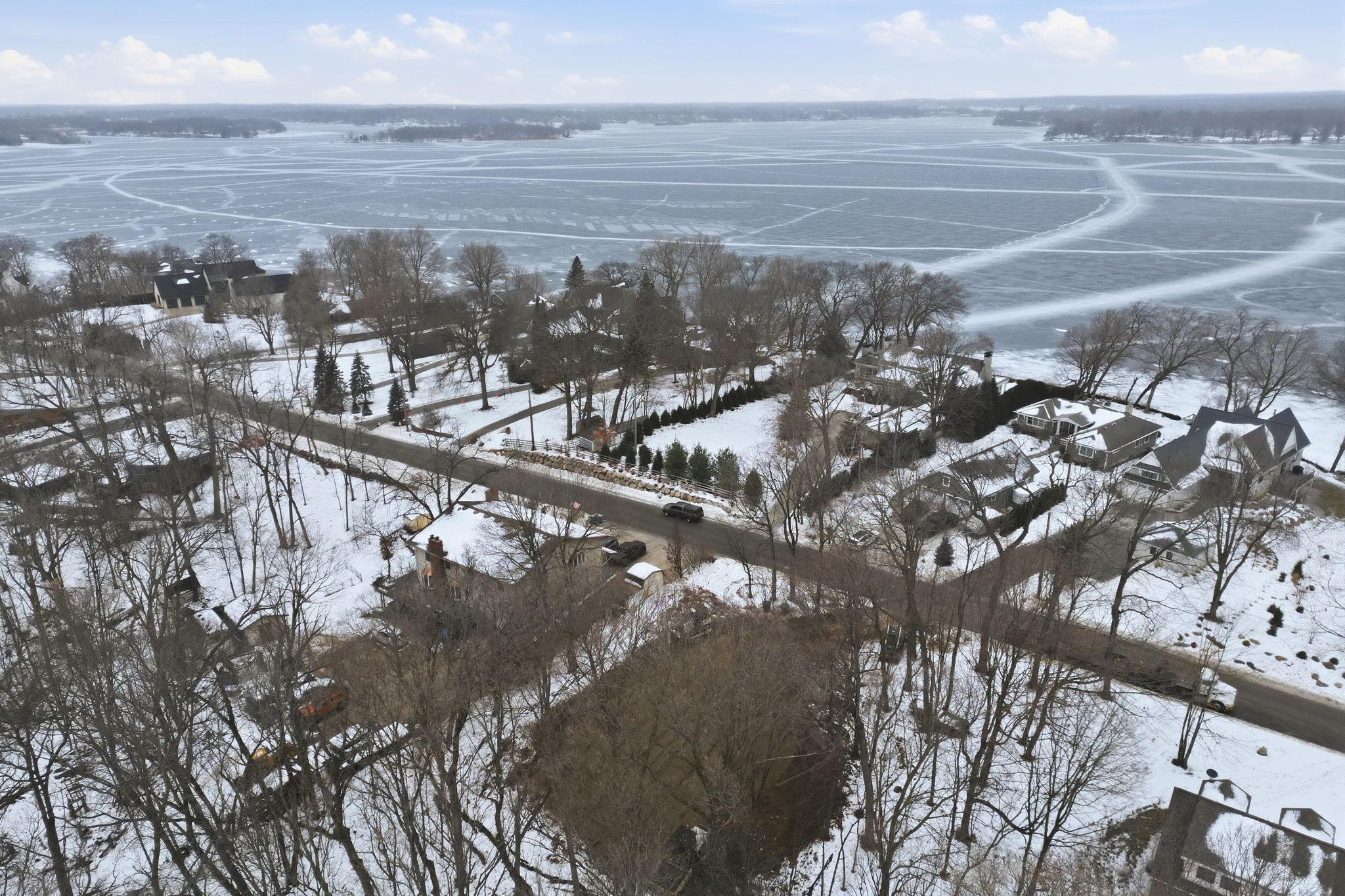 25725 Birch Bluff Road Excelsior, MN 55331 - Photo 3 of 7