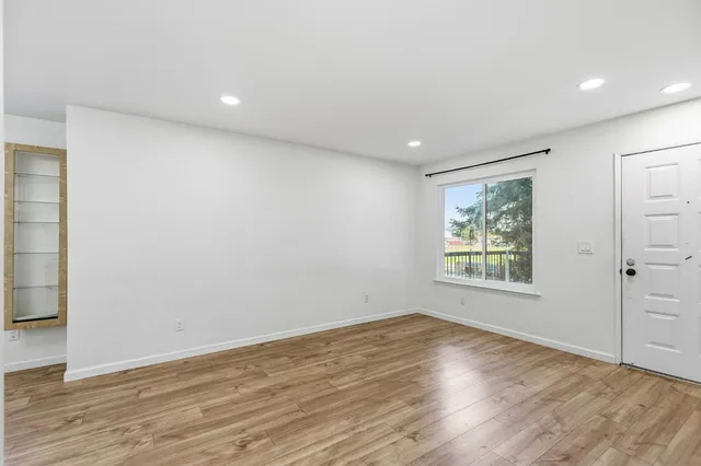 $220,000 | 102 Luna Grande Circle, Unit 6, Sacramento, CA 95834