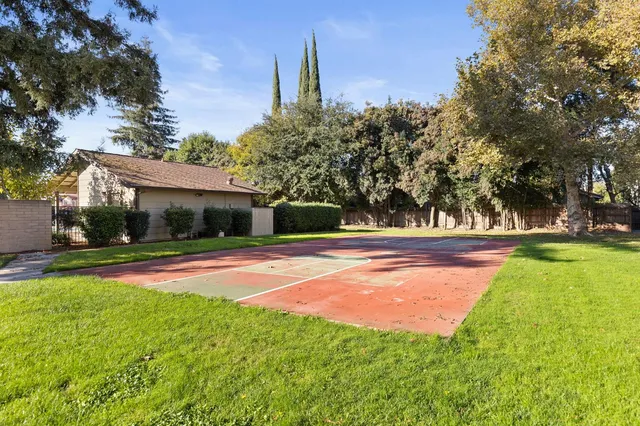 $235,000 | 102 Luna Grande Circle, Unit 6, Sacramento, CA 95834