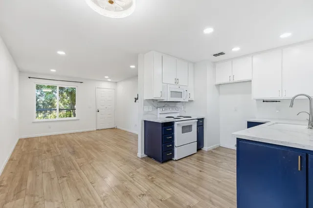 $235,000 | 102 Luna Grande Circle, Unit 6, Sacramento, CA 95834