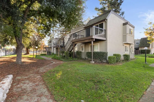 $220,000 | 102 Luna Grande Circle, Unit 6, Sacramento, CA 95834