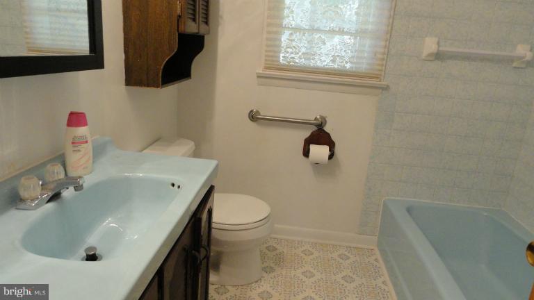 69 Nottingham Road Hagerstown, MD 21740 - Photo 10 of 14 Bath