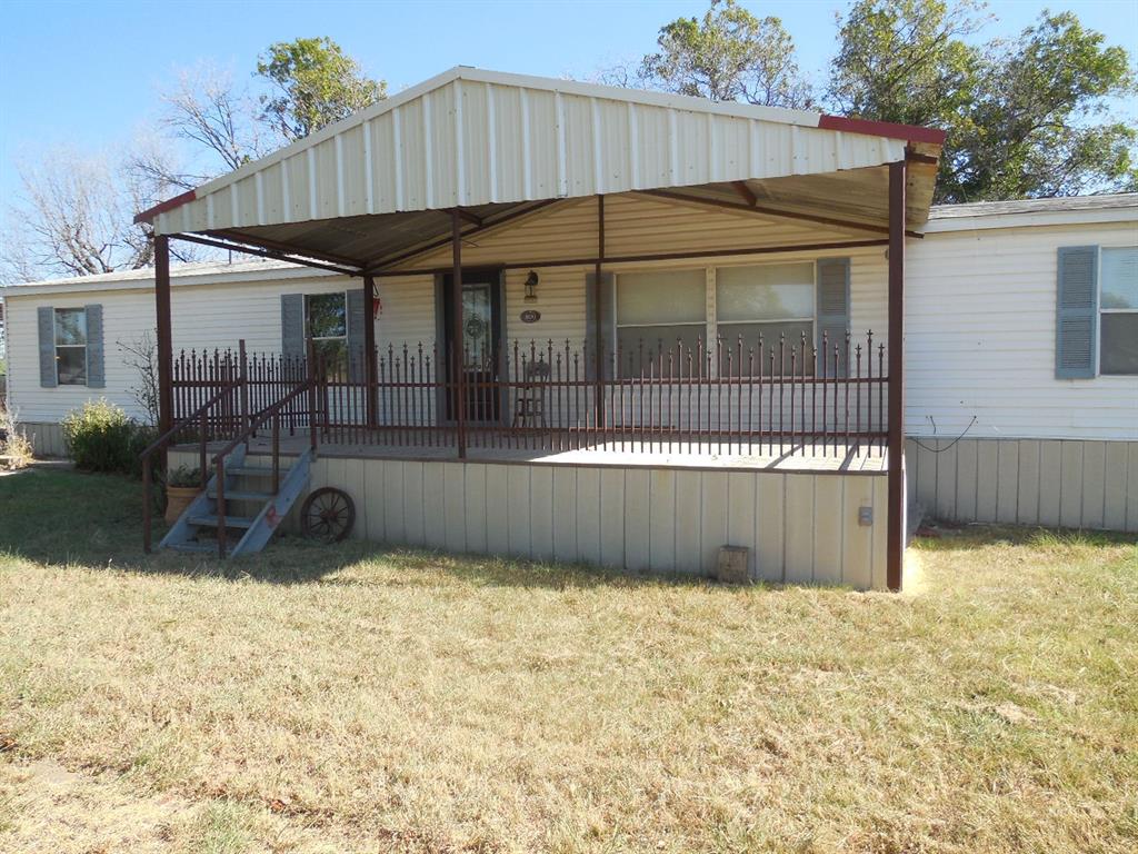 800 Melvin Street Ranger, TX 76470 - Photo 4 of 19 View of front of property featuring a front yard