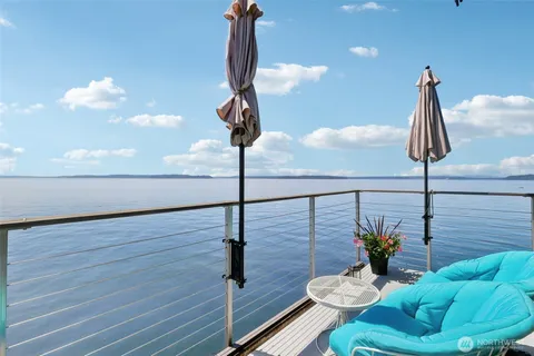 $699,999 | 3717 Beach Drive Southwest, Unit 316, Seattle, WA 98116