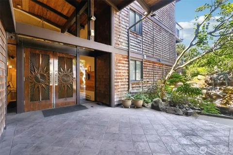 $699,999 | 3717 Beach Drive Southwest, Unit 316, Seattle, WA 98116