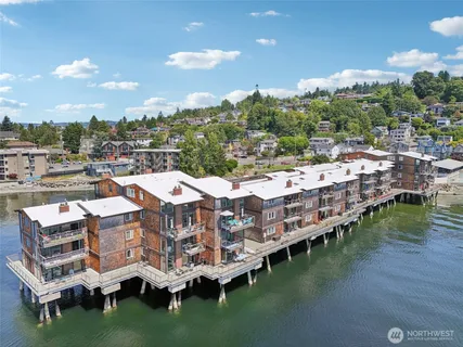 $699,999 | 3717 Beach Drive Southwest, Unit 316, Seattle, WA 98116