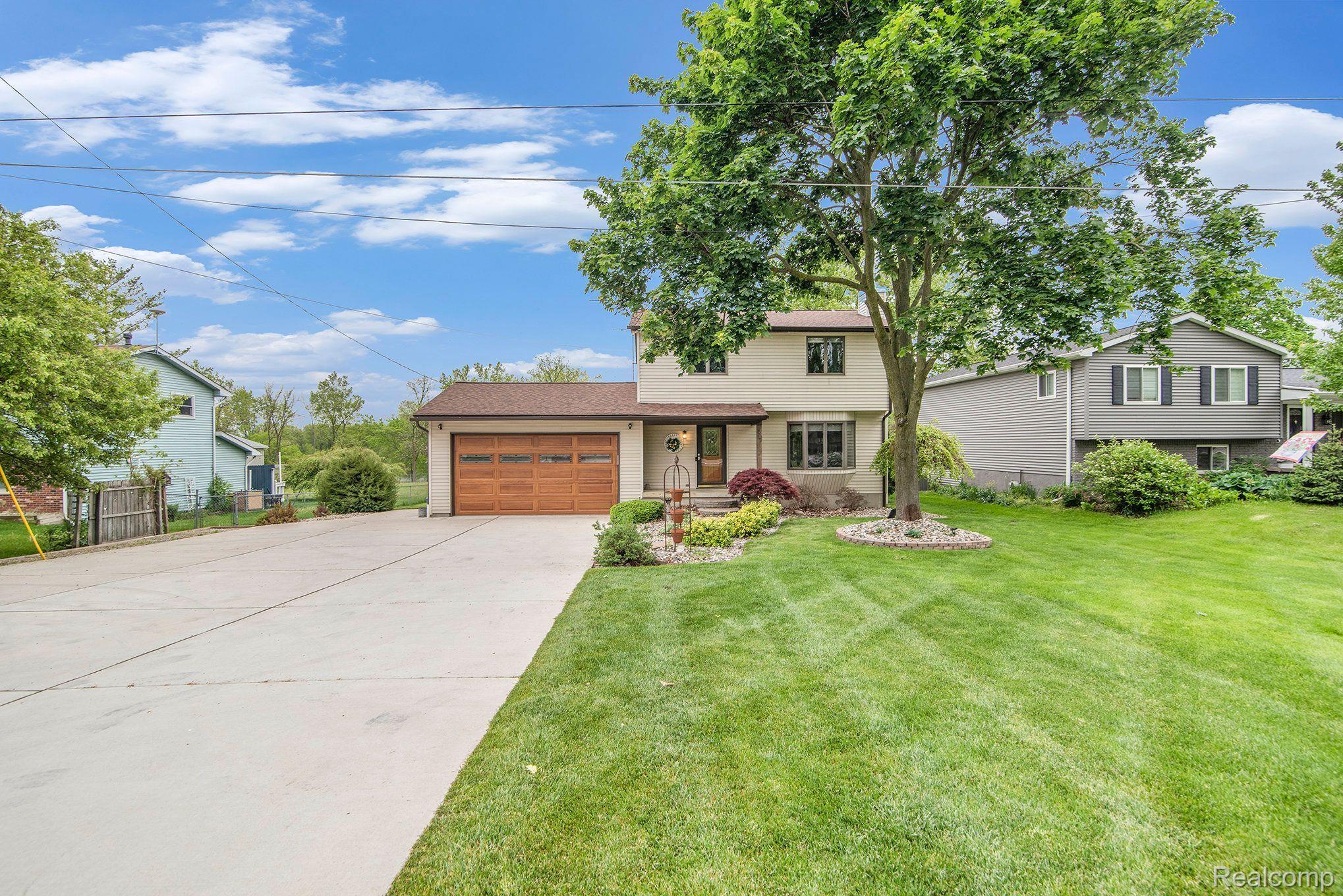 2037 North Long Lake Road Fenton, MI 48430 - Photo 27 of 38 Gallery Image 27