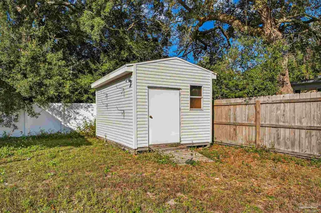 $599,900 | 8 Manor Drive, Pensacola, FL 32507