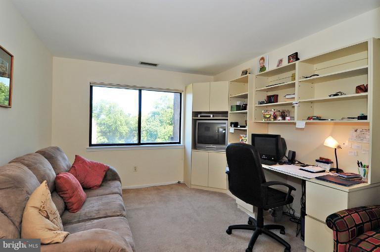 2903 Fallstaff Road, Unit 502 Baltimore, MD 21209 - Photo 13 of 16 Bedroom 1
