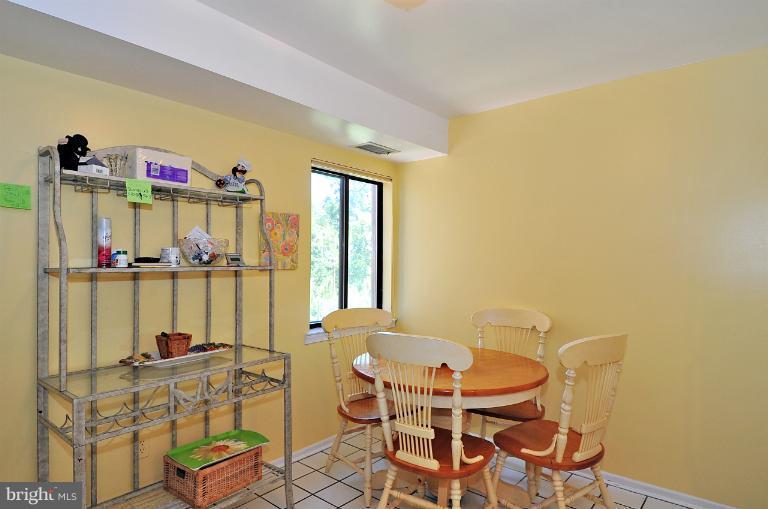 2903 Fallstaff Road, Unit 502 Baltimore, MD 21209 - Photo 15 of 16 Kitchen