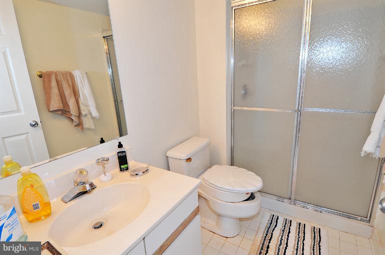 2903 Fallstaff Road, Unit 502 Baltimore, MD 21209 - Photo 4 of 16 Bath (Master)