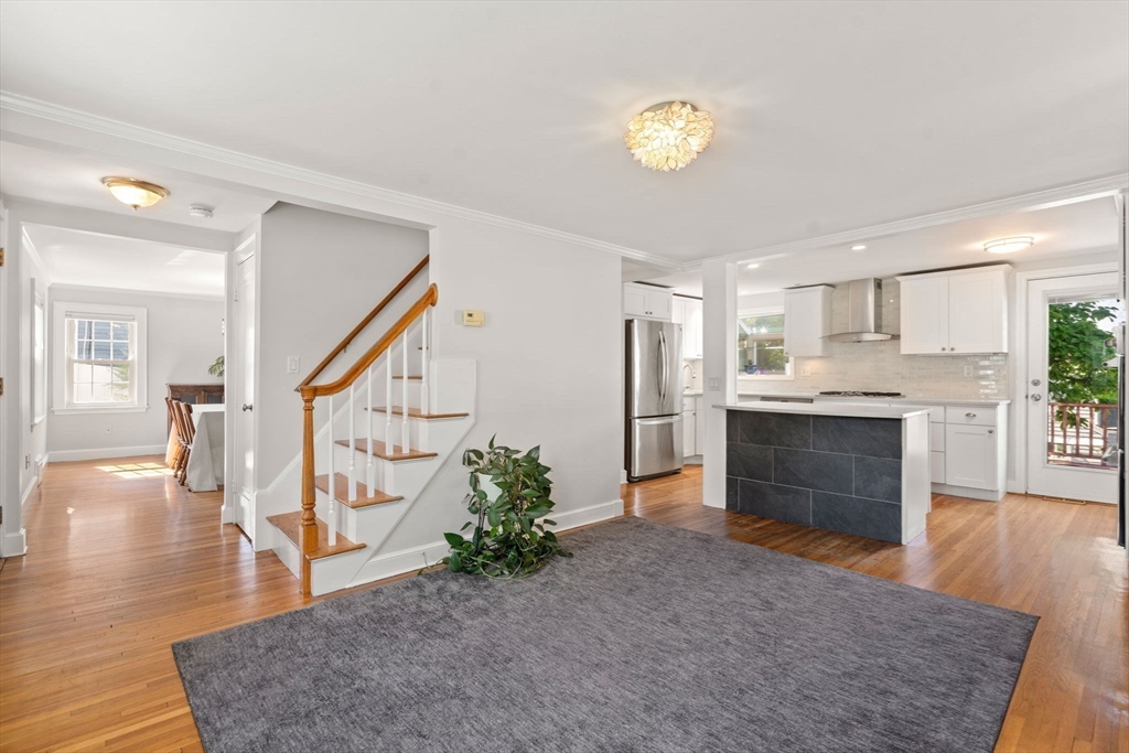 32 Grosvenor Road Waltham, MA 02453 - Photo 3 of 39